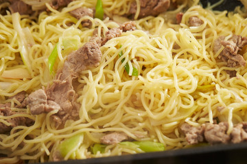 Cooking stir fried noodle with meat