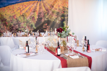 Déco de mariage thème Bordeaux