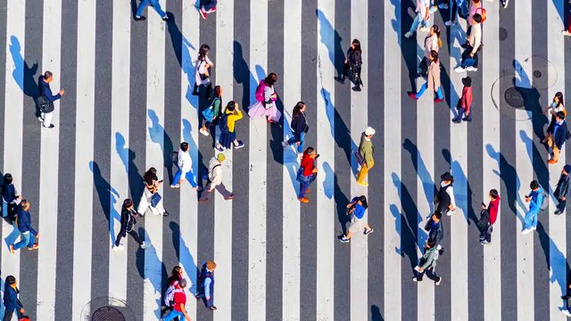  4K. Time lapse  People crossing the crosswalk in Tokyo Japan