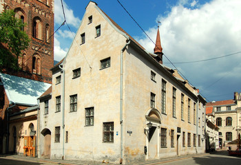 Fototapeta na wymiar FEBRUARY 1, 2019 - RIGA, LATVIA: Historical medieval building of Maza Pils street 4 (Maza Pils iela 4) in Old Town