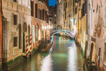 Obraz na płótnie Canvas night channel in Venice