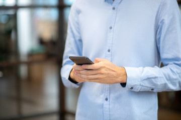 Close up picture of a man holding a smartphone