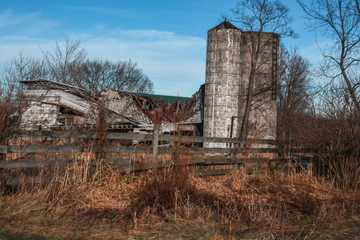 Fototapeta na wymiar Barn in ruins