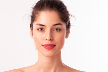Obraz premium Beautiful young woman headshot at isolated white background