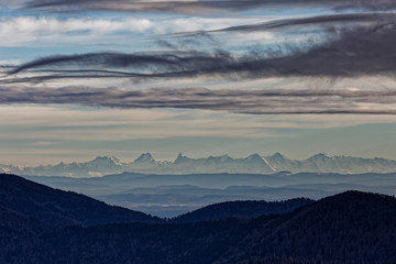 Fototapeta na wymiar Les Alpes Suisses depuis les Vosges