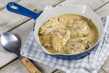 cervelle de porc cuisiné dans un plat