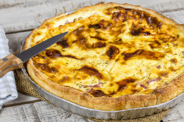 quiche lorraine sur une table