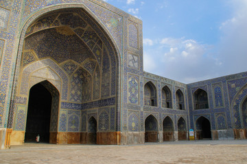 Fototapeta na wymiar The main attraction of the city of Isfahan is Jameh Mosque. A beautiful mosque with rich blue mosaic decor, a dome and a rich entrance.The legacy of the Persian Empire