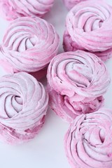 Obraz premium Delicious fresh blackcurrant marshmallows for Breakfast macro