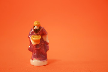 PEQUEÑA FIGURA SOBRE NARANJA 12