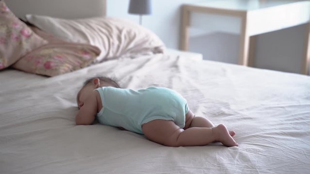 baby learn how to flip from back to tummy. infant roll over development