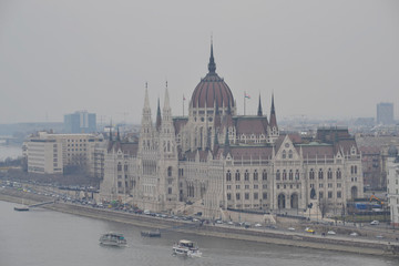 Fototapeta na wymiar the parlament building in budapest