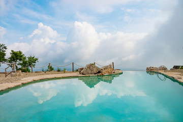 Obraz premium Beautiful swimming pool on the mountain top