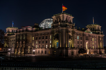 Fototapeta na wymiar The German Reichstag building at night