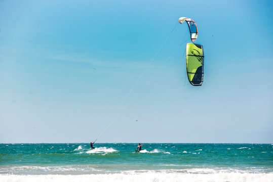 people practicing kite at Paracas