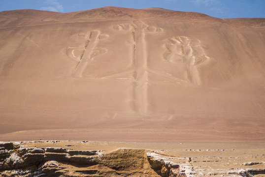 sand sculpture, it&acute;s name is El Candelabro at Paracas reserve.