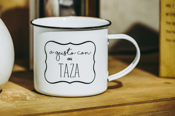 Mug de café avec message a gusto con mi taza