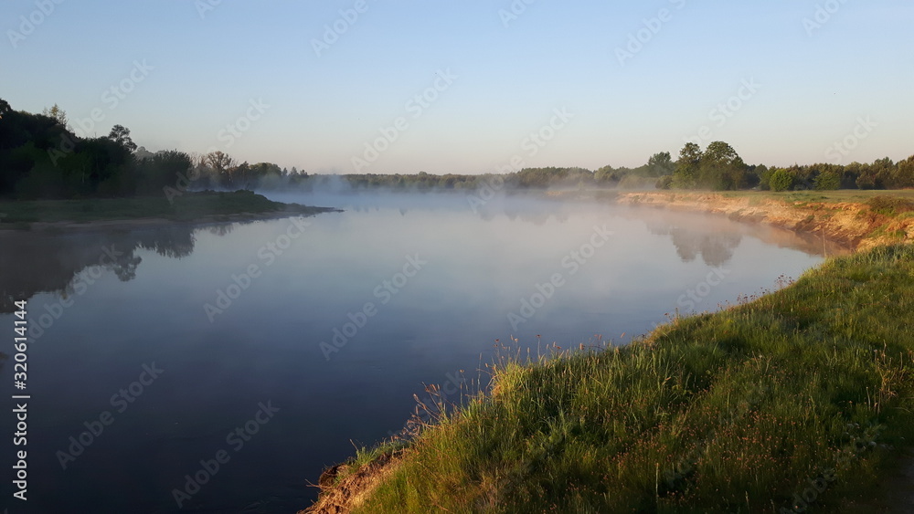 Wall mural poranek nad parującą rzeką