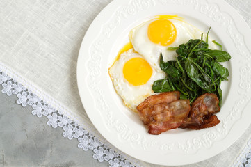  eggs with bacon and spinach