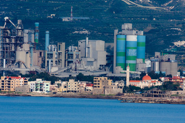 Obraz premium Nadmorskie miasto Chekka w północnym Libanie