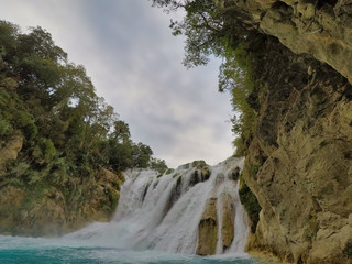 yellow boat point of view (EL SALTO-EL MECO) san luis potosi México, hermosa cascada Turquoise...