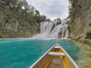 yellow boat point of view (EL SALTO-EL MECO) san luis potosi México, hermosa cascada Turquoise...