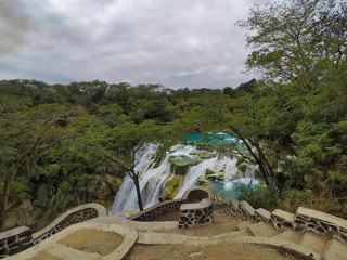 yellow boat point of view (EL SALTO-EL MECO) san luis potosi México, hermosa cascada Turquoise...