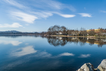 Lake where clouds and mountains are reflected
