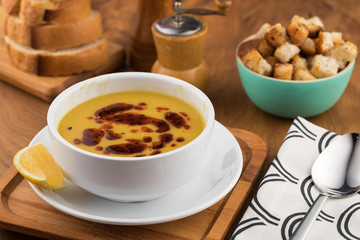 lentil soup with bread