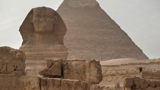 Great Sphinx of Giza and pyramid of Khafre, Cairo, Egypt