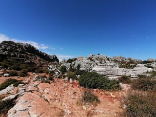 Torcal de Antequera, provincia de Málaga, Andalucía, España La forma única de las rocas se debe...