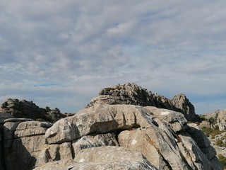 Torcal de Antequera, provincia de Málaga, Andalucía, España La forma única de las rocas se debe...
