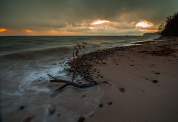 Poranek w blasku wschodzącego słońca © arturteca.pl