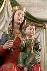 Madonna in trono con Bambino; statua in legno dipinto nel Santuario di Santa Maria in Vill presso Egna (Alto Adige)