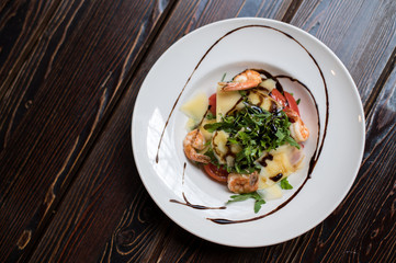 Grilled shrimps and fresh green salad served for lunch