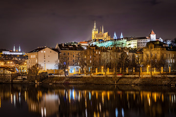 Fototapeta na wymiar river night view of prague with castle