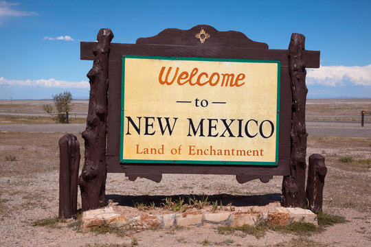 Old wooden Welcome Sign_New Mexico