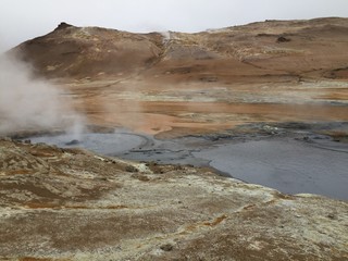 hot springs in yellowstone national park