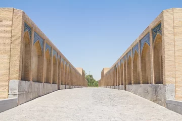 Photo sur Plexiglas Pont Khadjou La perspective du pont Khajoo est Isfahan, iran, au cours d& 39 un après-midi ensoleillé. Également appelé Khaju, est un point de repère majeur de l& 39 architecture safavide du XVIIe siècle et un monument persan d& 39 Isphahan