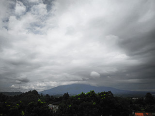 view of cloudy clouds in the morning