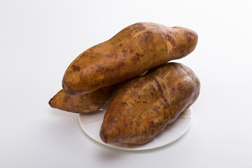 Smallanthus sonchifolius on the white plate, he in the white background, is a nutritional health of the wild plant fruit, pharyngeal inhibition