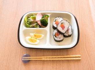 老人・シニアが食べるワンプレート介護食【介護用弁当】