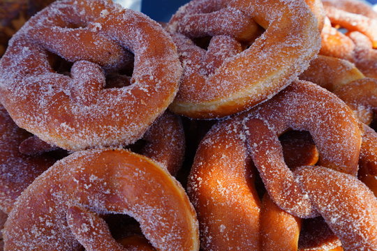 Sweet pretzel bread with sugar