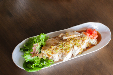 鶏胸肉の香味ソースかけ料理