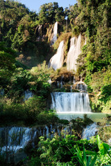 Fototapeta na wymiar Thi Lo Su Waterfall