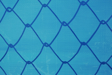 Naklejka premium ブルーシートに映る金網の影