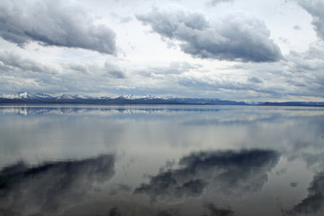 Obraz premium Clouds Over Yellowstone Lake (WY 00661)
