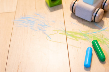 床に残った子供の落書き