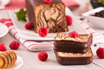 Marble cake with raspberries.