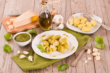 Potato gnocchi stuffed with pesto sauce.